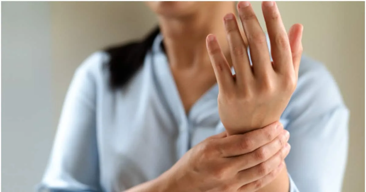 five-signs-that-may-be-the-signals-of-vitamin-b-12-deficiency_1200x630xt.jpg