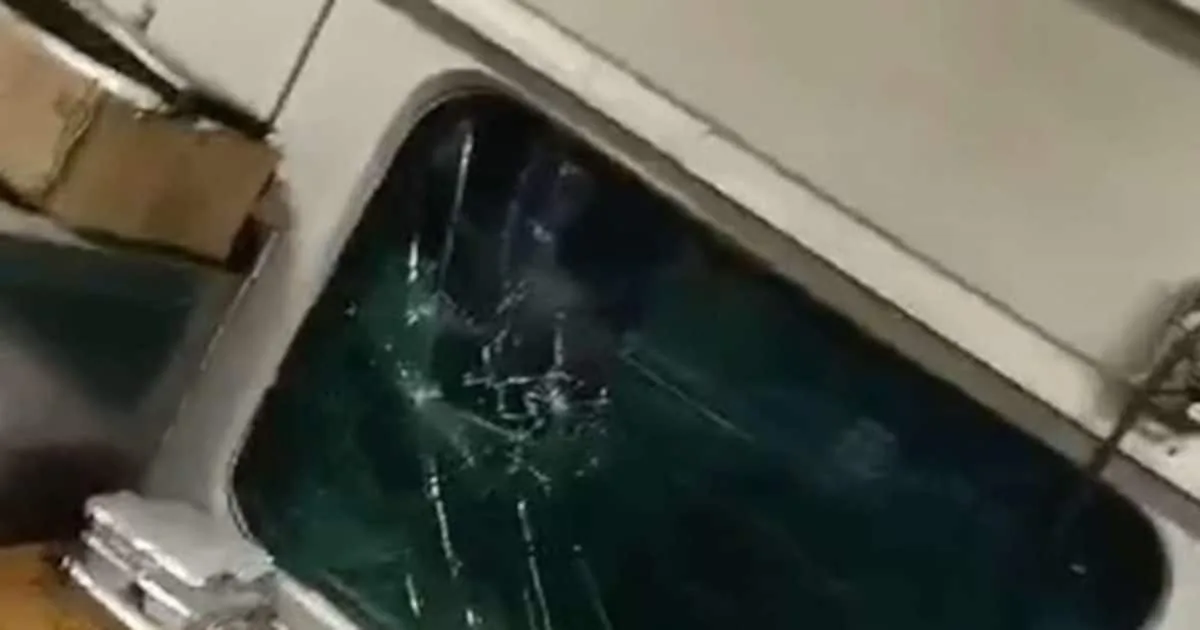 stones-pelted-to-train_1200x630xt.jpg