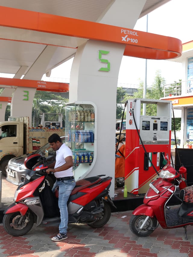 1729832066_petrol-pump-3.jpg