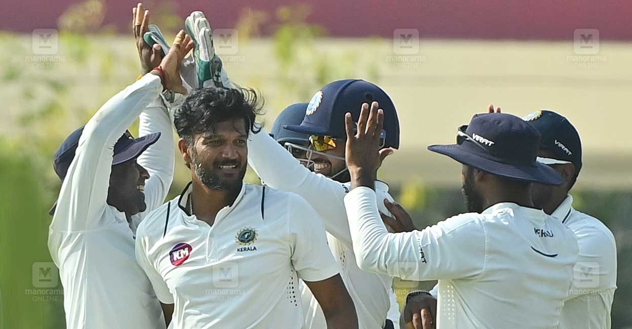1729920751_kerala-cricket-team.jpg