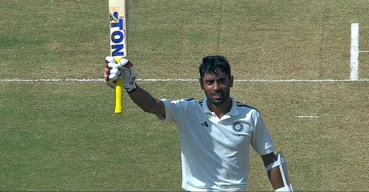 abhimanyu-easwaran-century.jpg