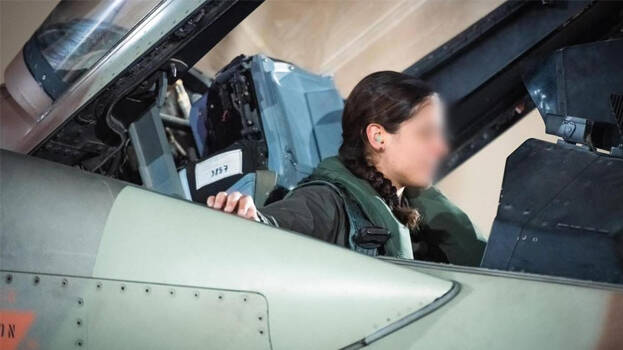 female-fighter-pilots.1.2967113.jpg