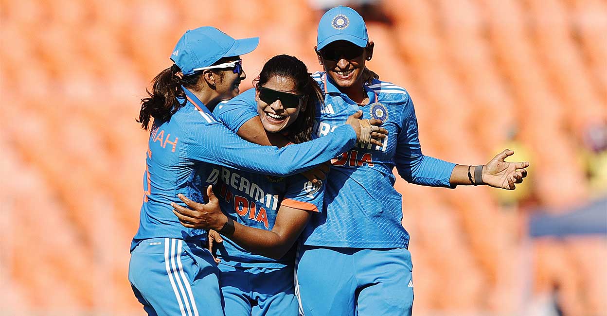 india-women-wicket-celebration.jpg