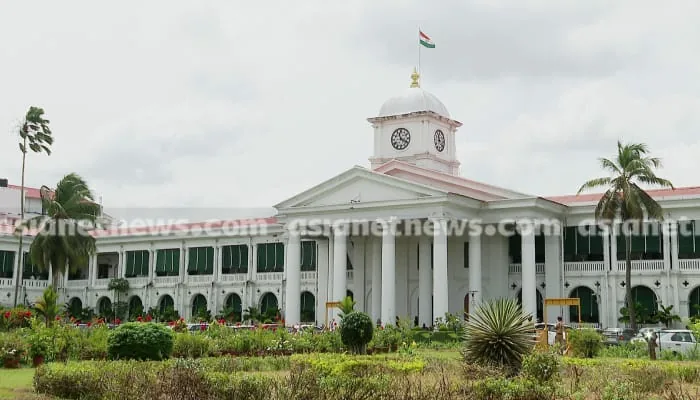 kerala-govt-employees.png