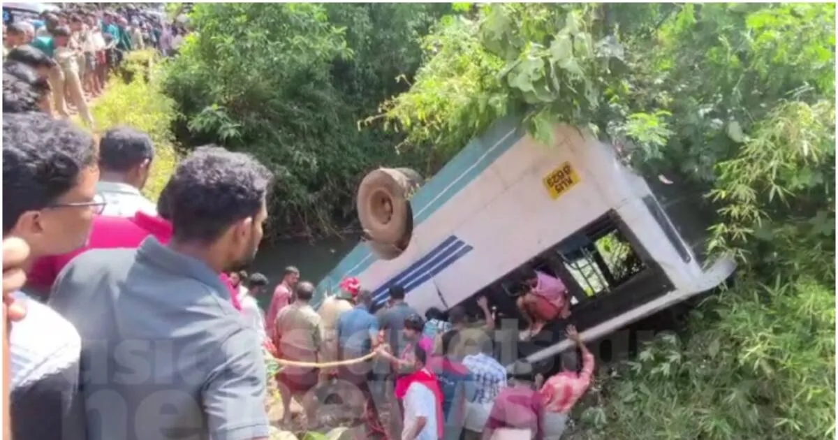 ksrtc-accident-1-_1200x630xt.jpg