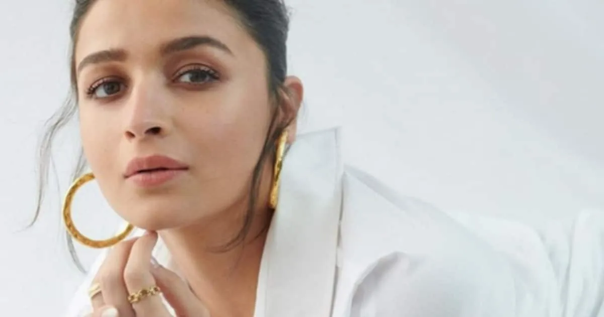 most-popular-indian-female-film-actors_1200x630xt.jpg