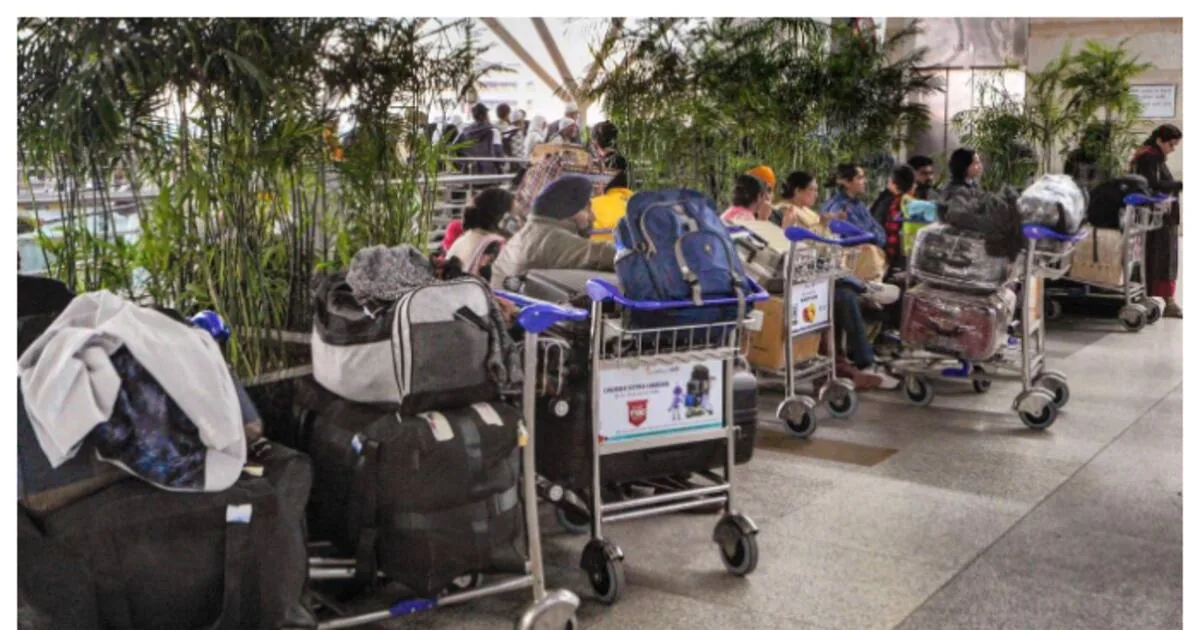 passengers-stopped-and-ticket-cancelled-in-indian-airports-for-not-carrying-emirates-id_1200x630xt.j.jpeg