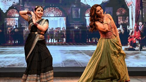 vidya20balan20madhuri20dixit.jpg