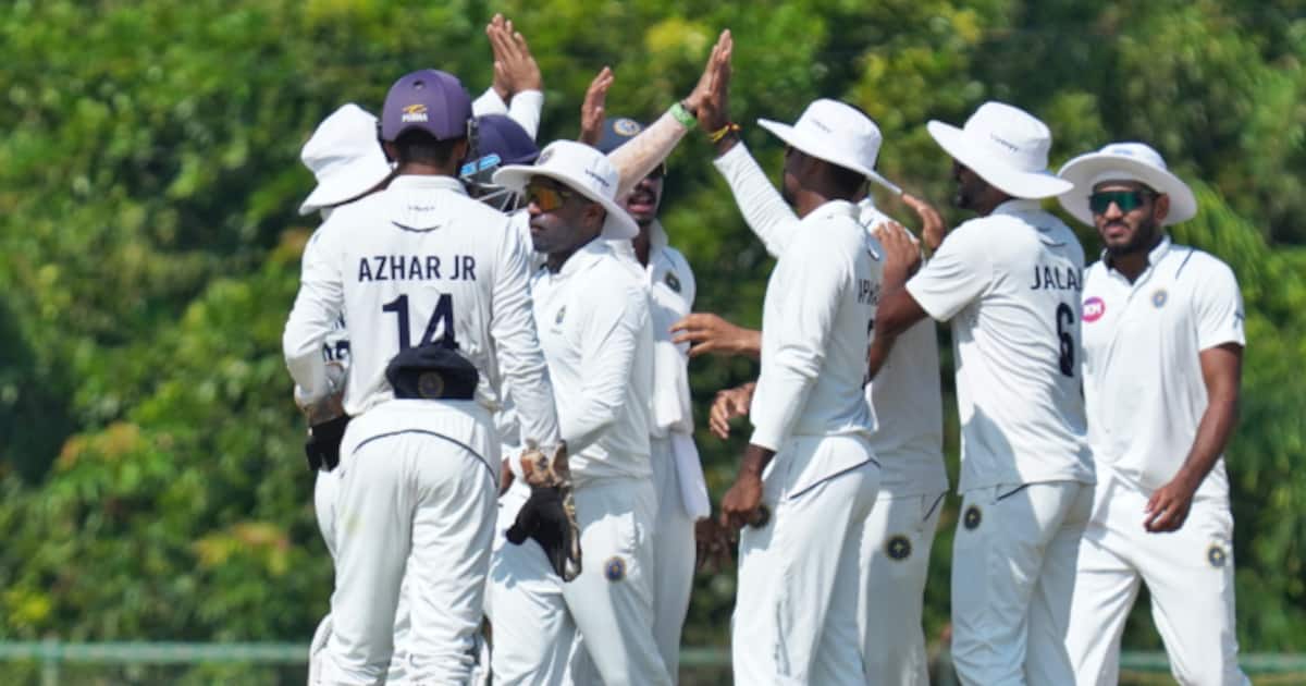 1731761799_kerala-ranji-team_1200x630xt.jpg