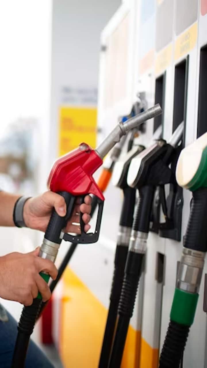 Petrol-in-pakistan-1710680613434.jpg