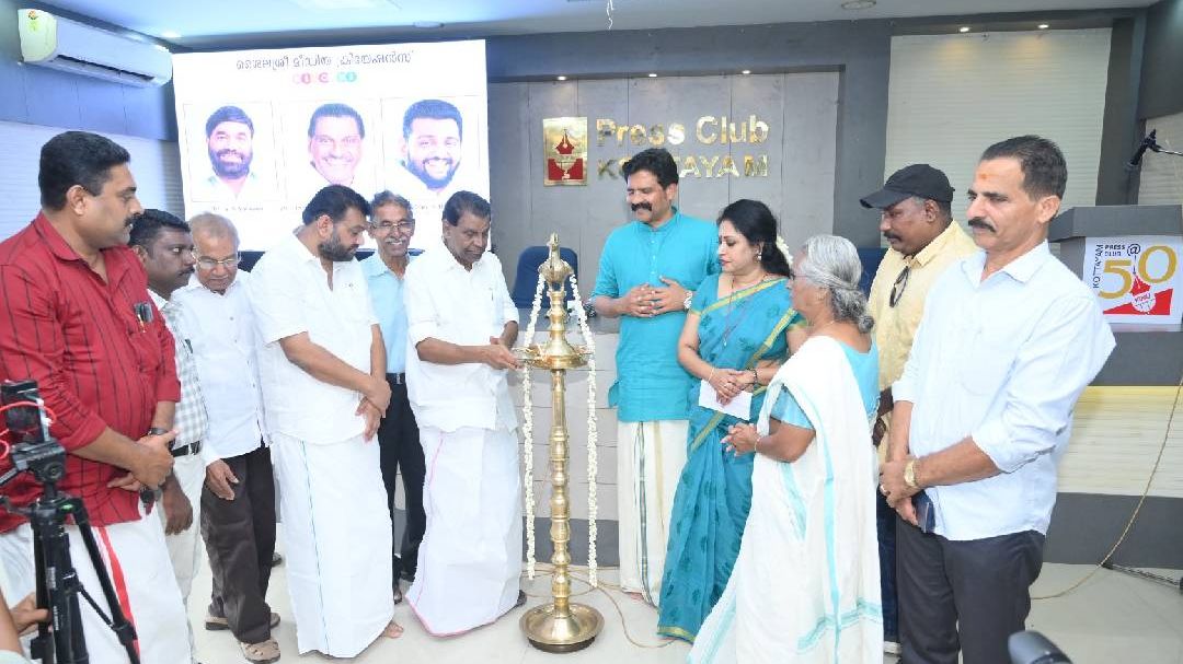 avirachante-swantham-inangathi.jpg