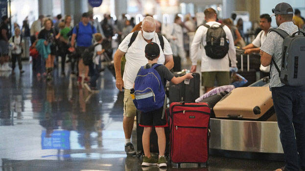 flight-travellers.1.3141978.jpg