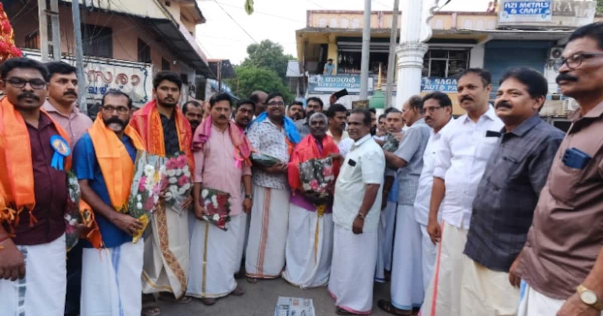 മാന്നാറിൽ ശിവരാത്രി എതിരേൽപ് ഘോഷയാത്രക്ക് പള്ളി കവാടത്തിൽ സ്വീകരണമൊരുക്കി മുസ്ലിം ജമാഅത്ത് കമ്മിറ്റി