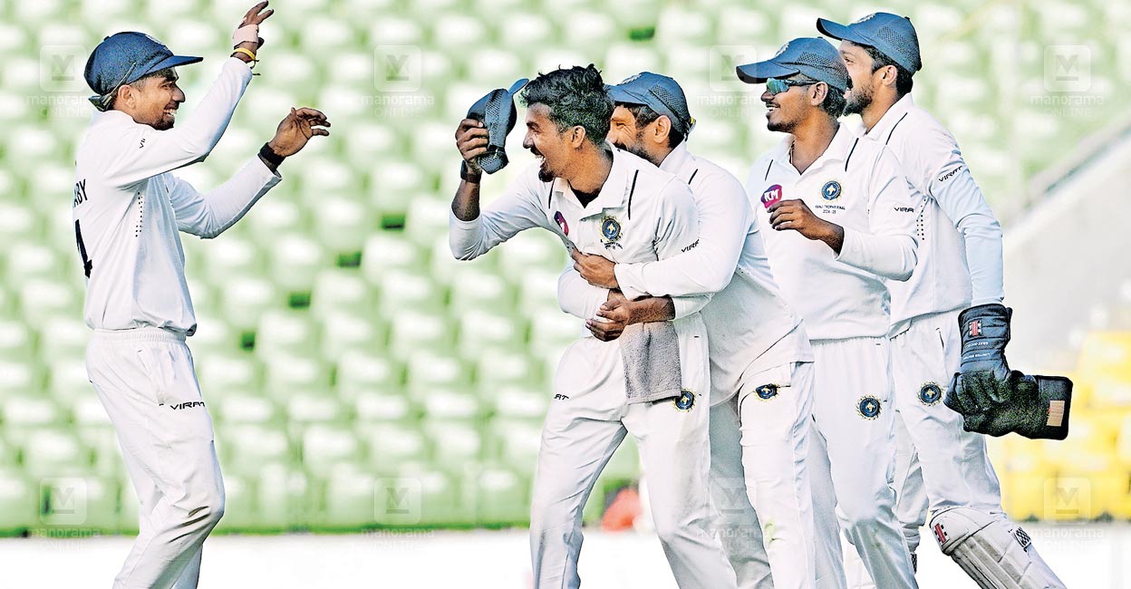 rohan-cpatain-sachin-baby.jpg