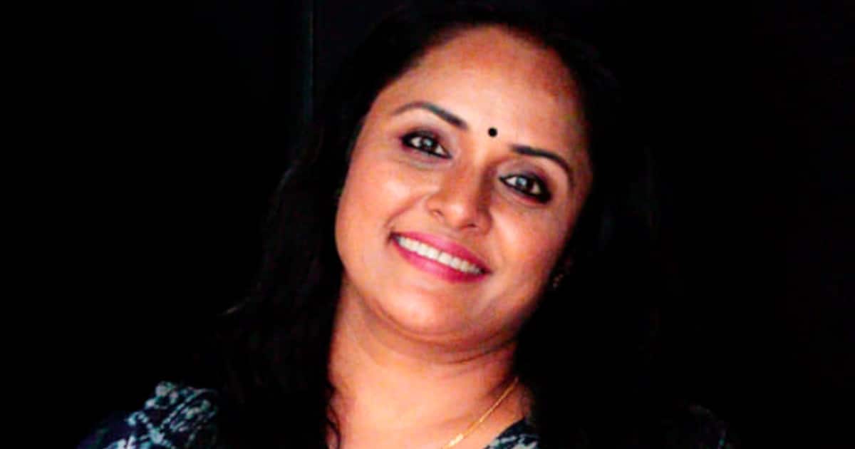 'മക്കളുമൊത്ത് ഒരു വാടകവീട് കണ്ടെത്താന്‍ പോലും അന്ന് പ്രയാസപ്പെട്ടു'; നിഷ സാരംഗ് പറയുന്നു