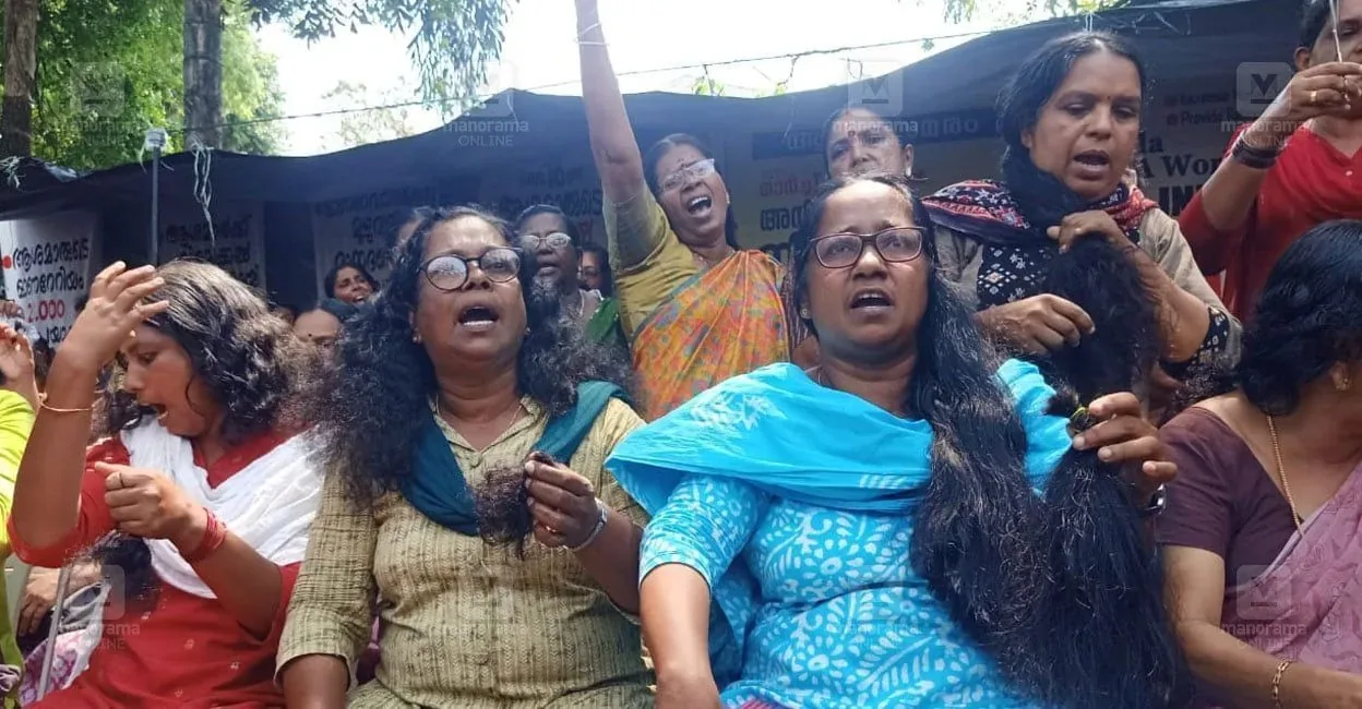 asha-workers-hair-cut-protest.jpg