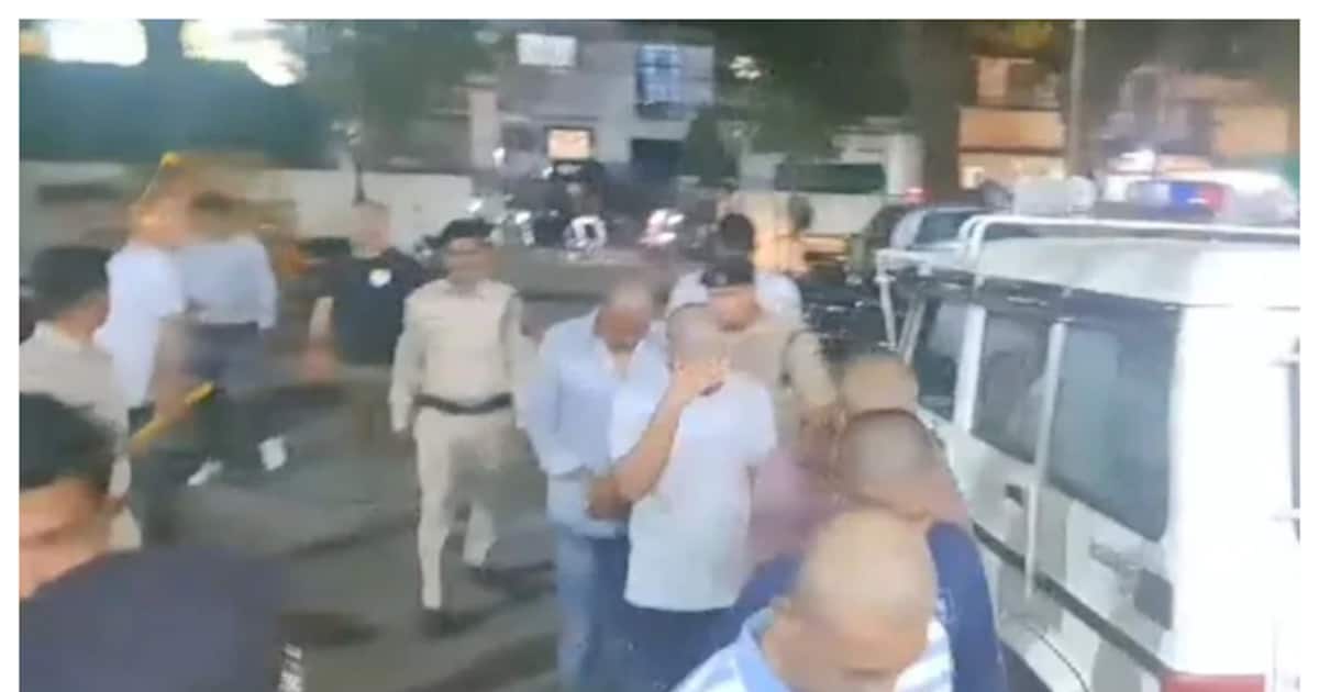 ചാമ്പ്യൻസ് ട്രോഫി വിജയാഘോഷം കൈവിട്ടു, യുവാക്കളെ തലമൊട്ടയടിച്ച് നടത്തിച്ച് പൊലീസിന്റെ പ്രതികാരം, വിവാദം