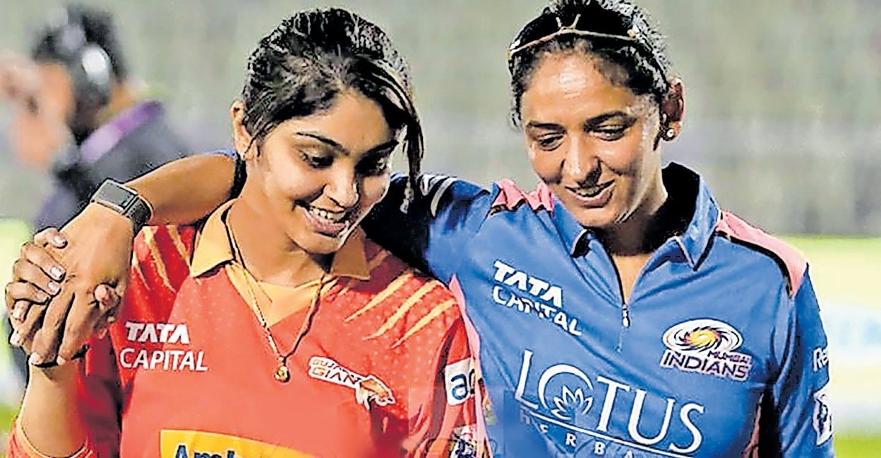 harleen-deol-harmanpreet-kaur.jpg