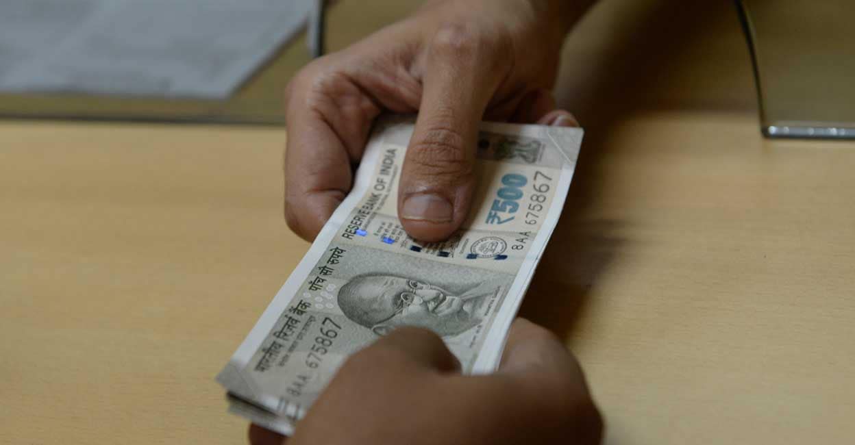 india-currency-1.jpg