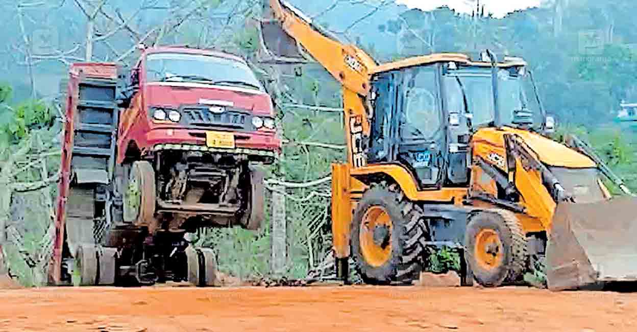 kanchiyar-panchayath-tipper-lorry.jpg