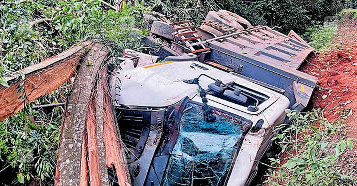 kizhariyur-lorry-accident.jpg