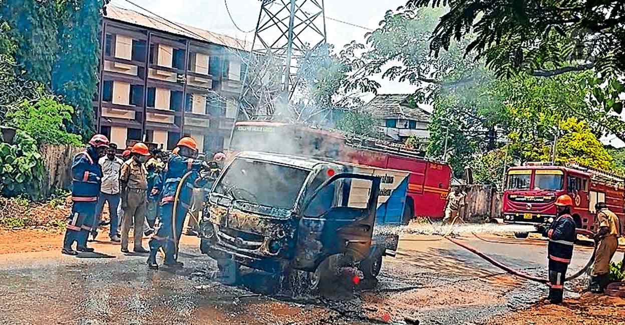 kochi-muncipality-vehicle-fire.jpg