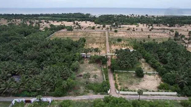 land.1.3172789.jpg