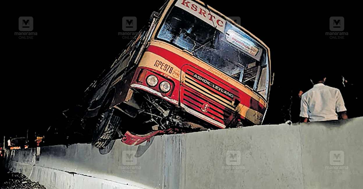 oochira-ksrtc-accident.jpg