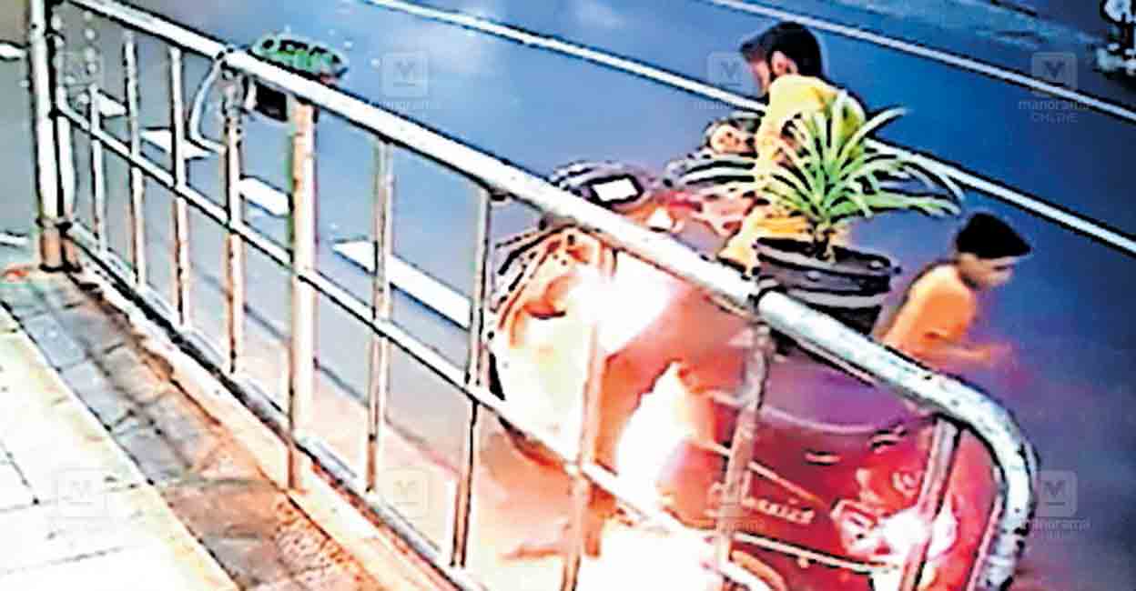 palakkad-mannarkad-schooter-fire.jpg