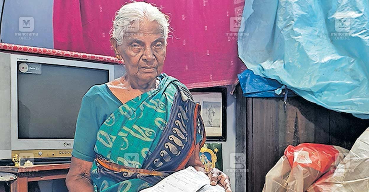 thrissur-old-women.jpg