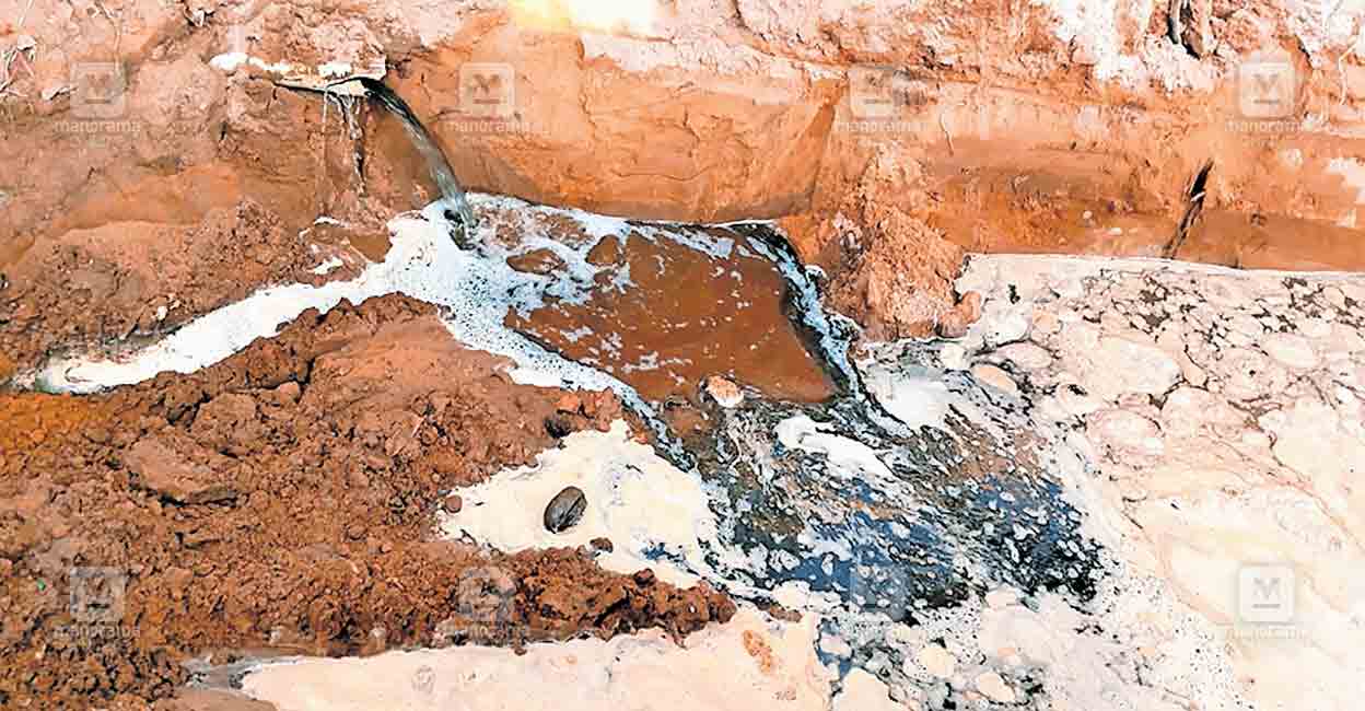 thuravoor-aroor-higway-waste-pipe-broken.jpg