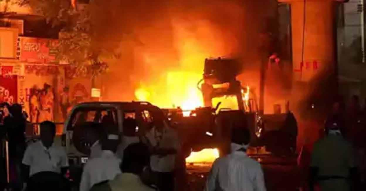 violent-clashes-in-nagpur-.jpg