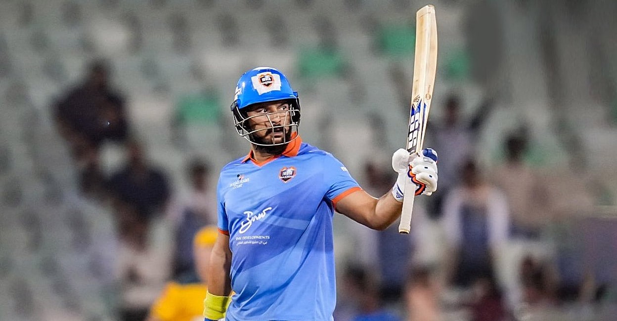 yuvraj-singh-fifty.jpg