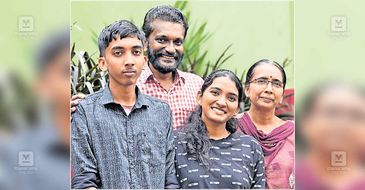 akshay-biju-famaly.jpg