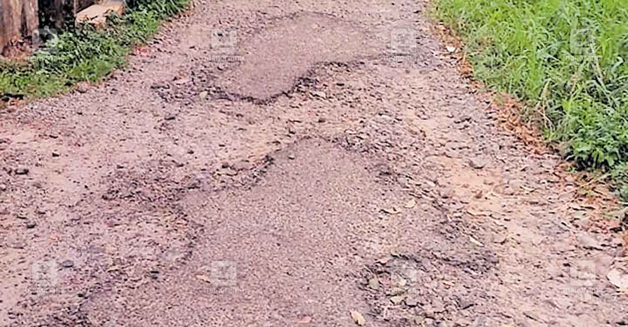alappuzha-cherthala-road-collapsed.jpg