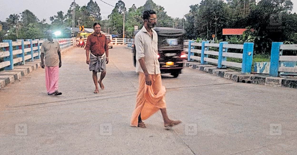 ekm-nedumbassery-bridge-no-lights.jpg
