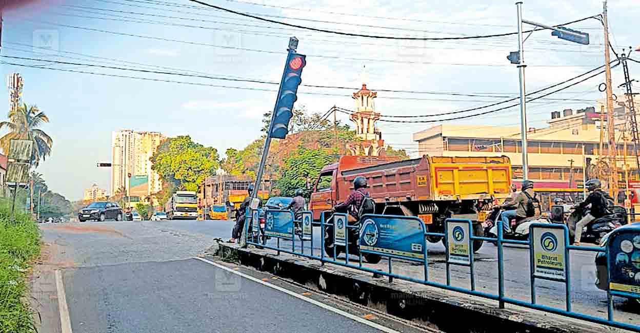 ernakulam-irumbanam-signal-post.jpg