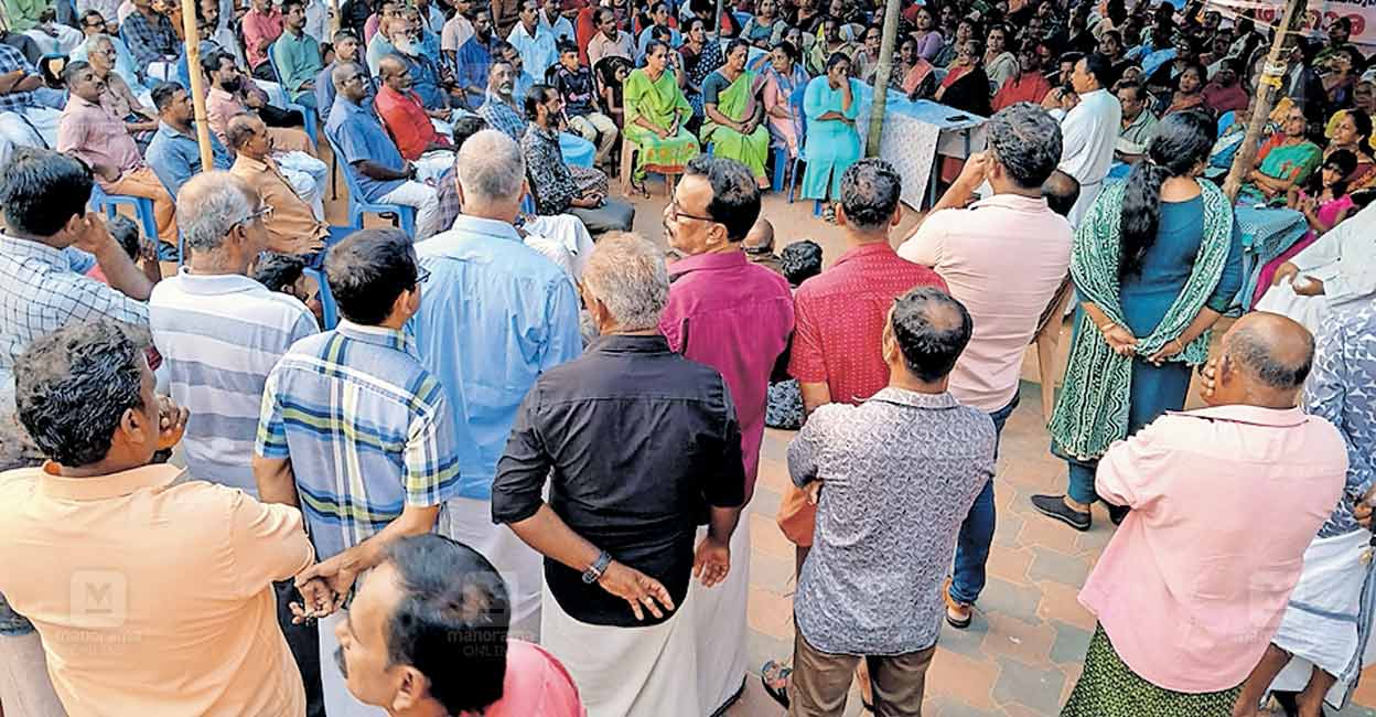 ernakulam-munambam-strike.jpg