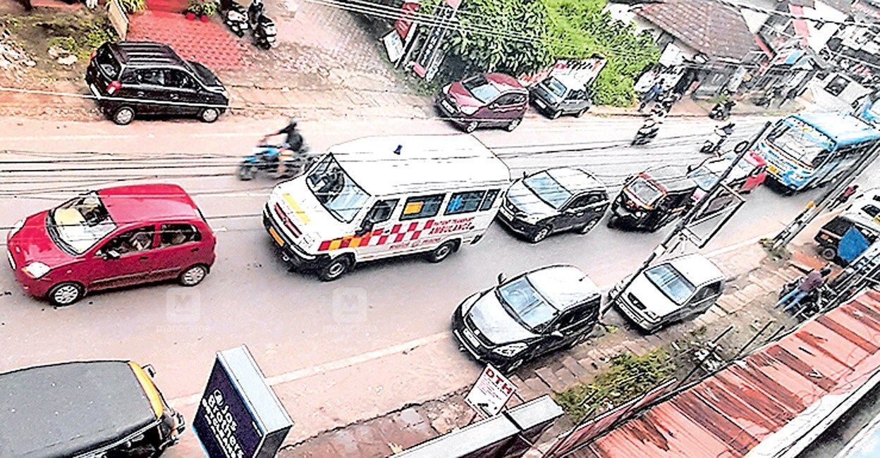 idukki-thodupuzha-town-traffic-block.jpg