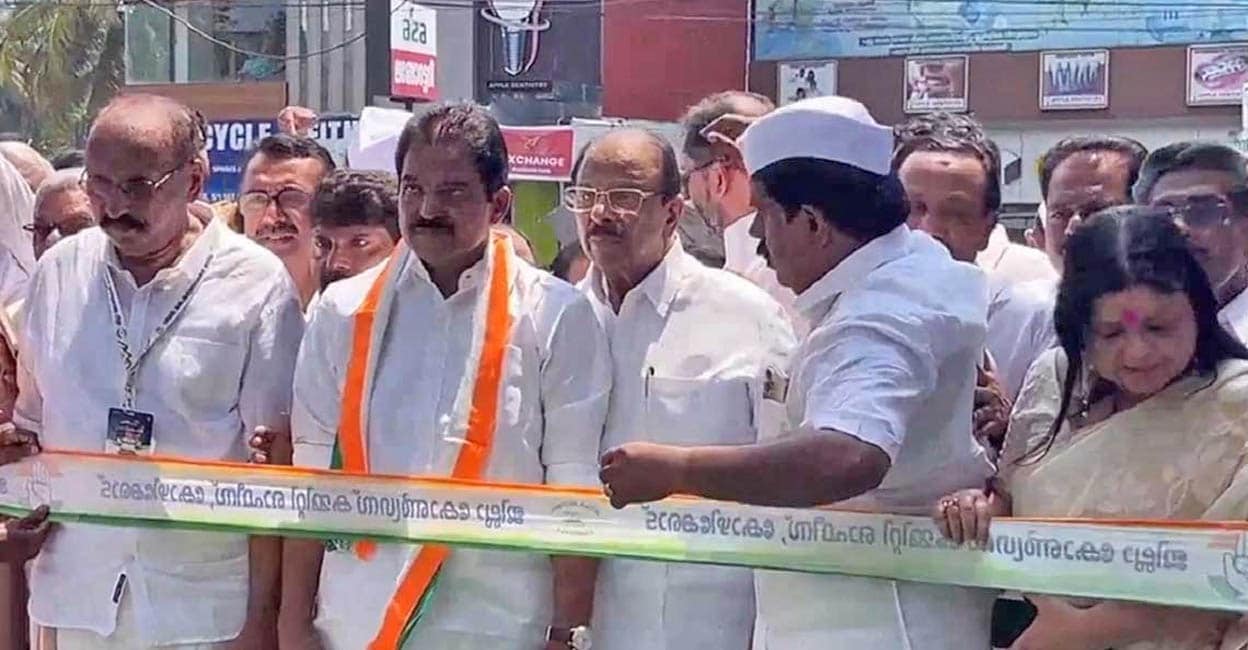 kozhikode-dcc-chaos.jpg
