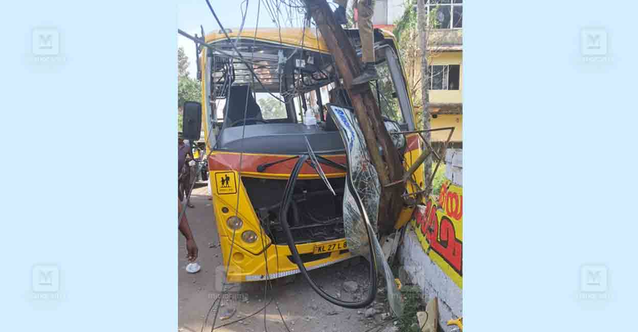 mavelikara-college-bus-accident-1.jpg