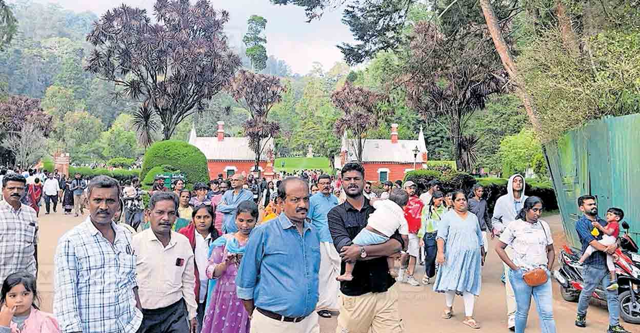 palakad-ooty-tourists.jpg