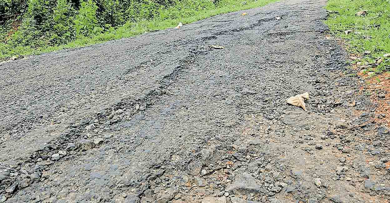 pathanamthitta-collapsed-road.jpg