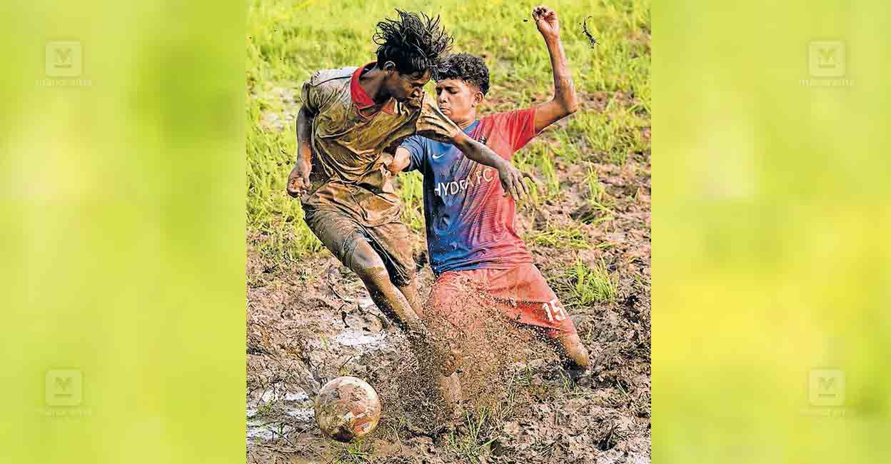 pathanamthitta-mud-football-1.jpg