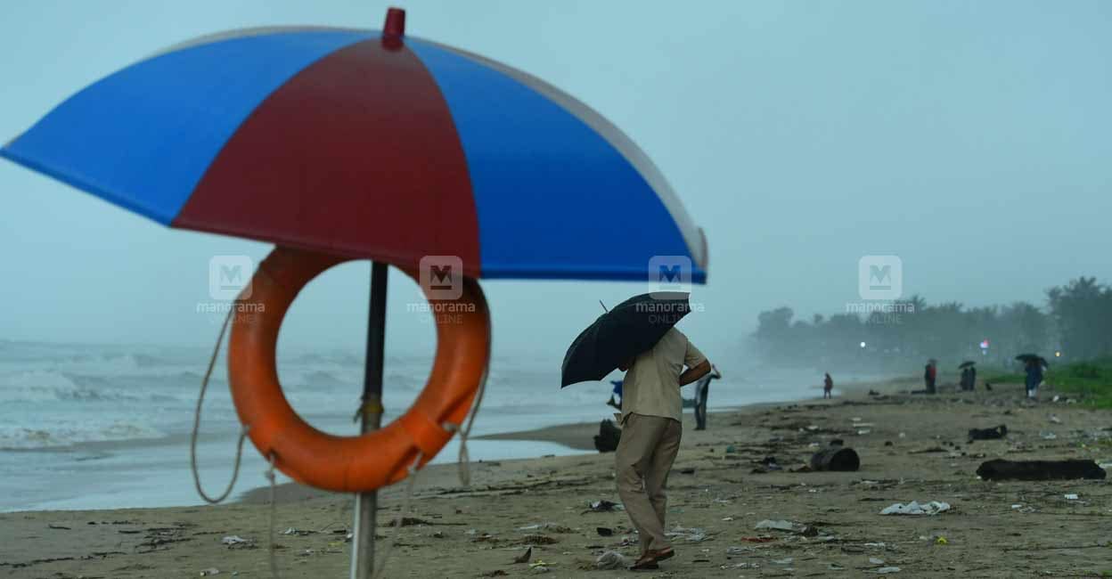 rain-at-payyambalam-beach.jpg