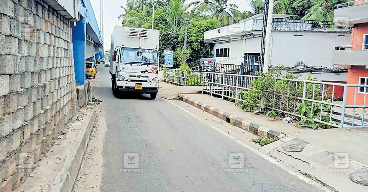 ramanattukara-service-road.jpg