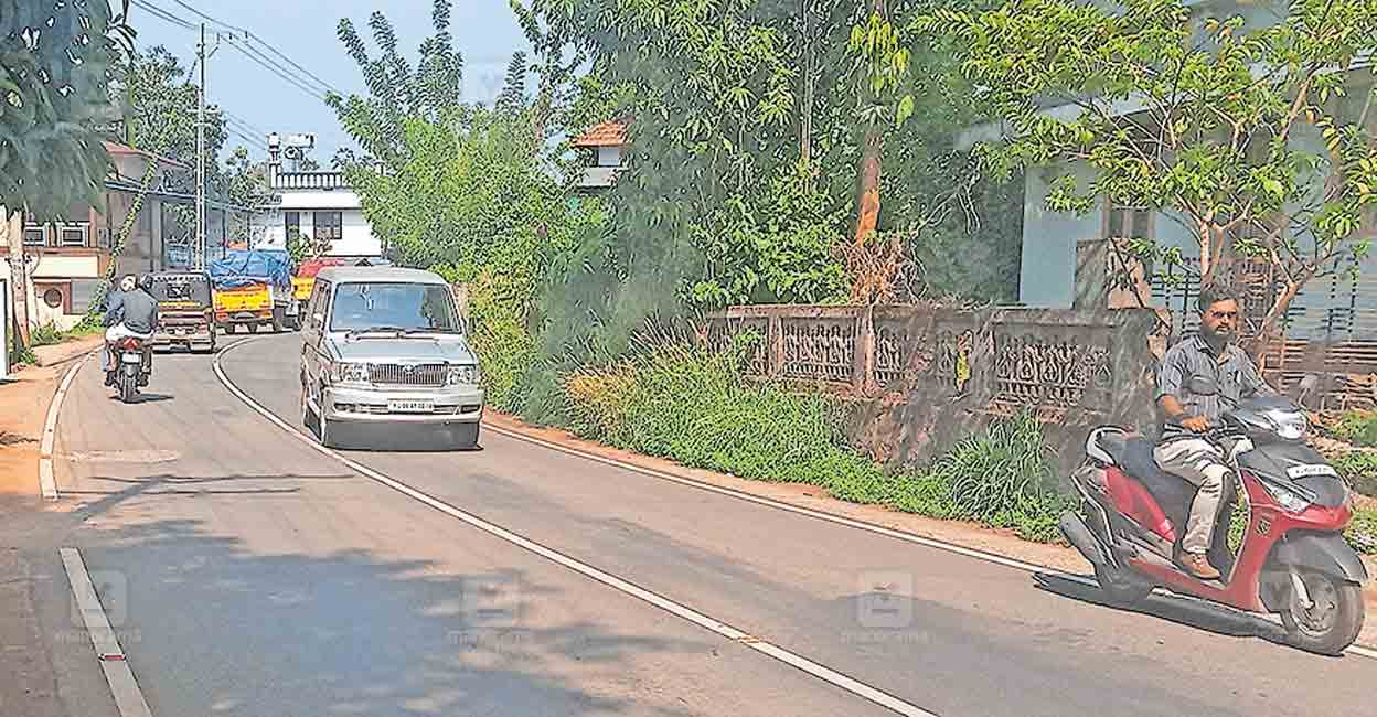 road-accident-valanchery1.jpg