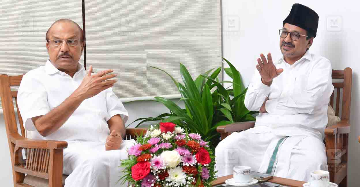 sayyid-sadiq-ali-shihab-thangal-pk-kunhalikutty-1.jpg