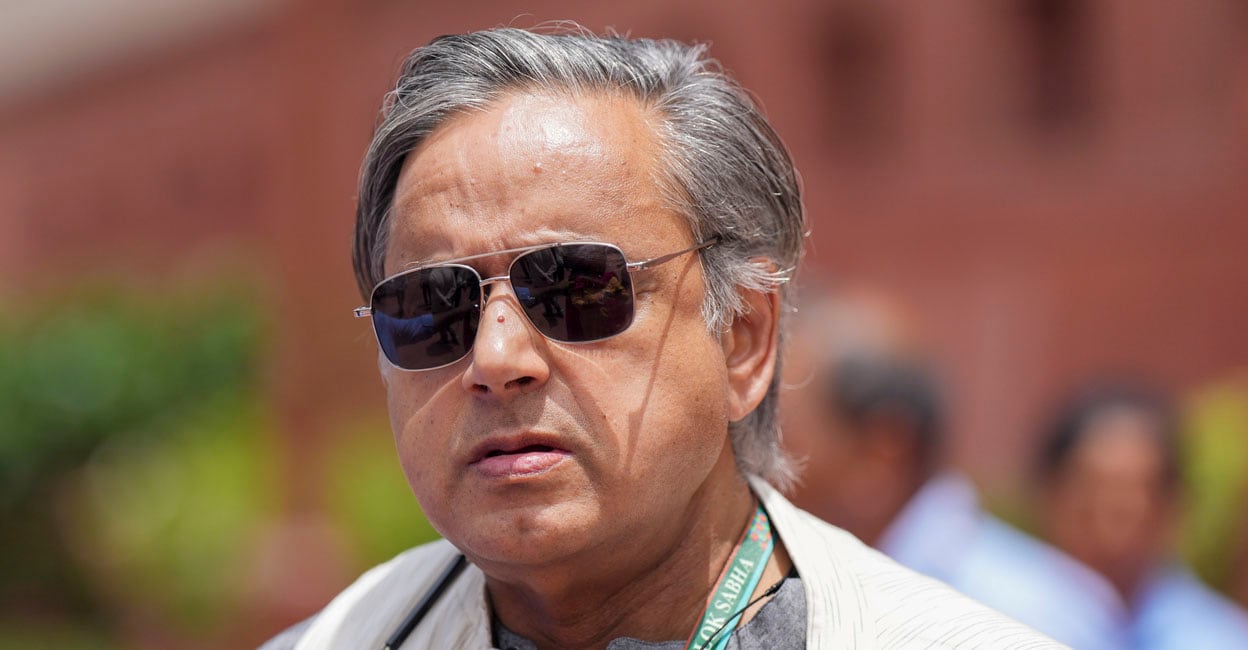 shashi-tharoor-horthus-manorama-one.jpg
