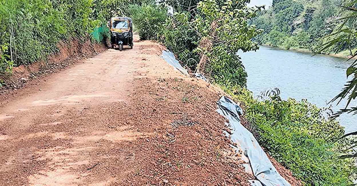 sreekandapuram-road-damage-issue.jpg